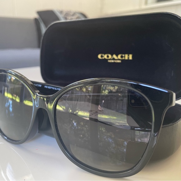 COACH Women’s Sunglass Black Dark Gray Gradient Polarized - Like New - Picture 6 of 8